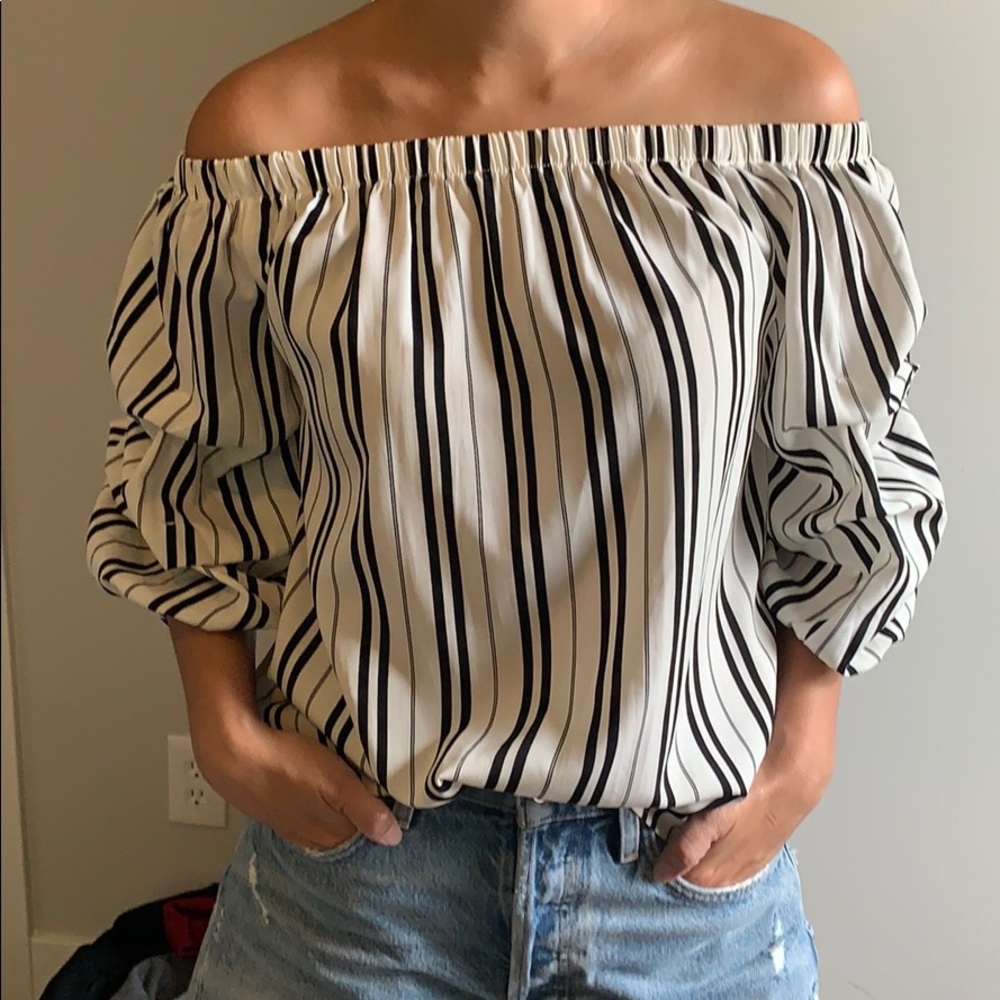 NWT Cute Off-Shoulder Striped Top